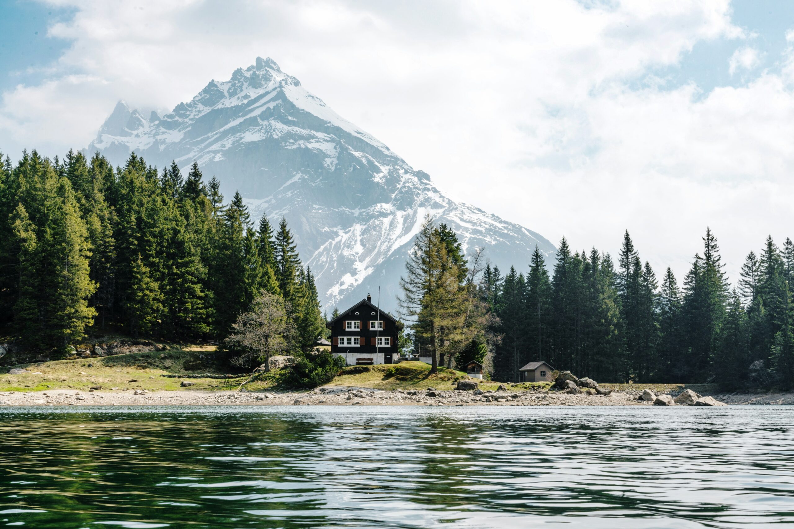 Switzerland in 5 Days – Alps, Lakes & Fairytale Towns